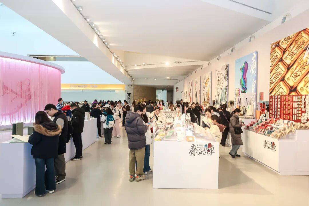 白石热”点燃山东冬日文化消费新气象瓦力棋牌游戏文创日销破两万！“齐(图3)