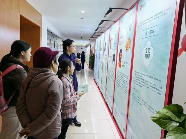 上海6000年”主题图文展首次走进虹口瓦力游戏在社区感受“镇馆之宝”魅力“(图4)