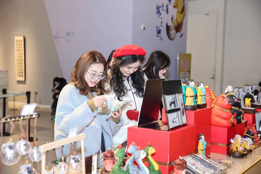 白石热”点燃山东冬日文化消费新气象瓦力棋牌游戏文创日销破两万！“齐(图2)